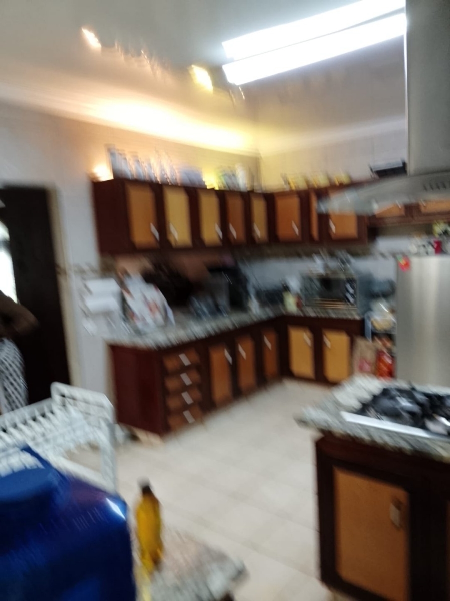 5 Bedroom Property for Sale in Lourenspark North West